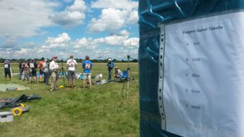 Streckenfliegen mit Flaggen