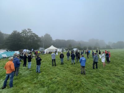 Briefing schön mit Abstand